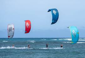 Private vs. Group Kitesurf Lessons: Which is Best for You in Dubai?