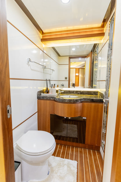 Yacht Caliente 96ft