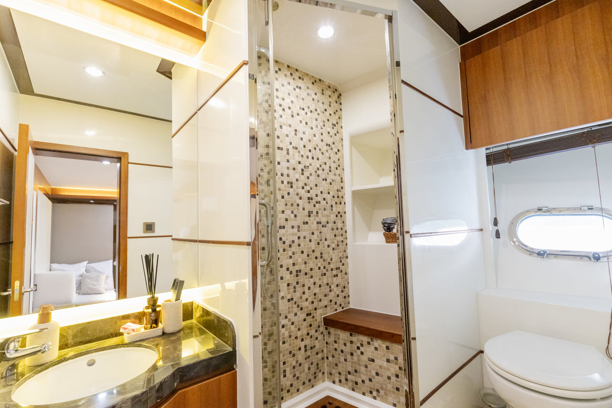 Yacht Caliente 96ft