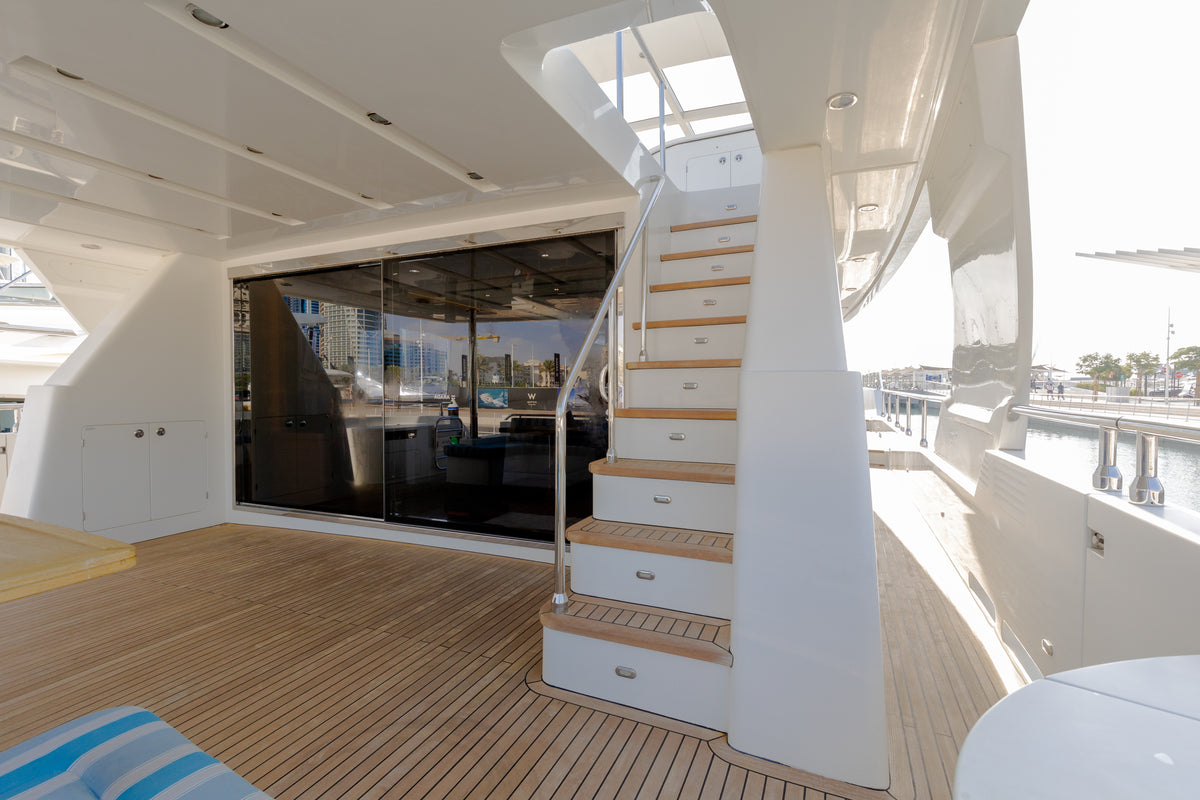 Yacht Caliente 96ft