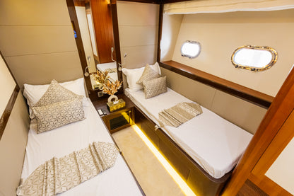 Yacht Caliente 96ft