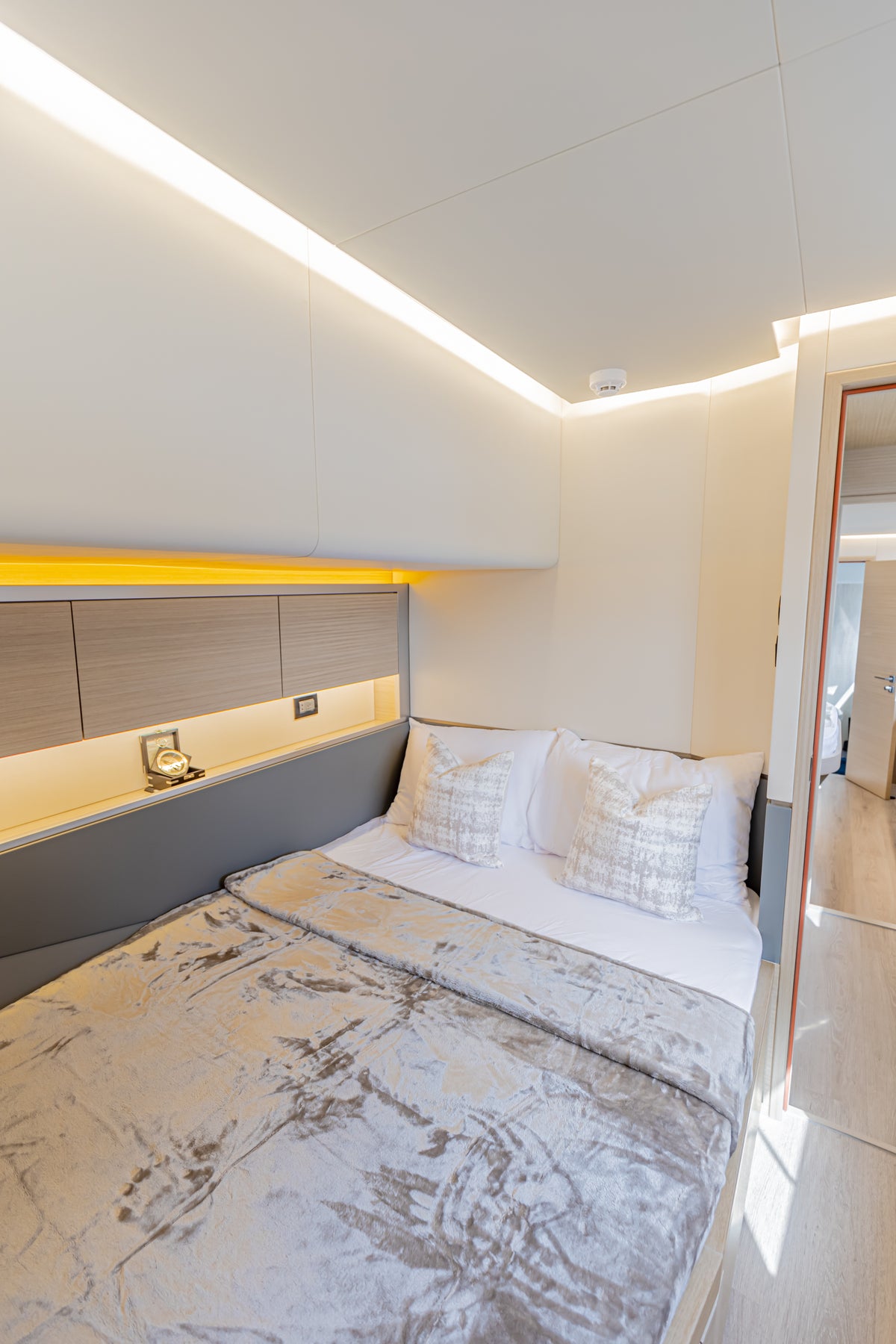 Yacht Volare 60ft