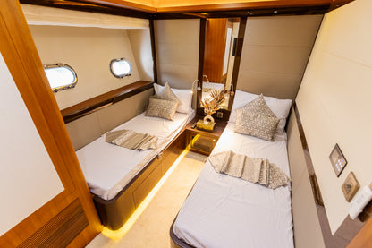 Yacht Caliente 96ft