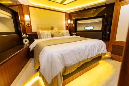 Yacht Caliente 96ft