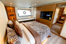 Load image into Gallery viewer, Yacht Amie &amp; Axie 63ft
