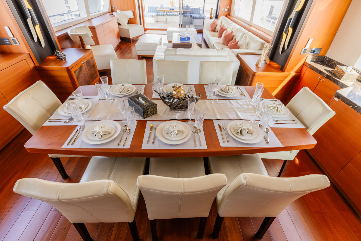 Yacht Caliente 96ft