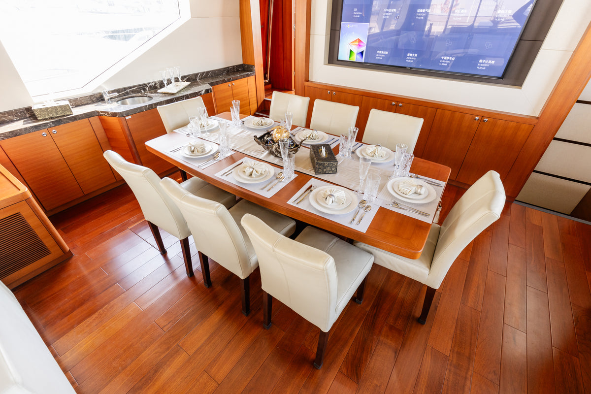 Yacht Caliente 96ft
