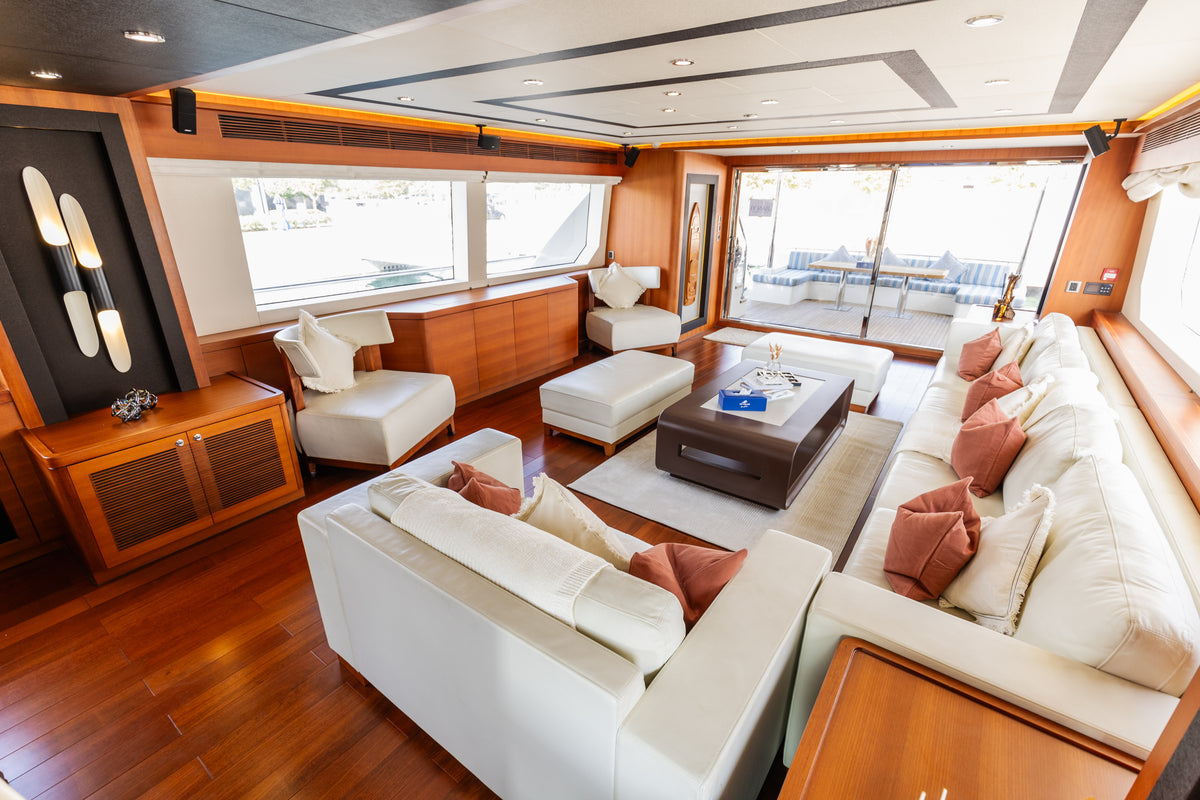 Yacht Caliente 96ft