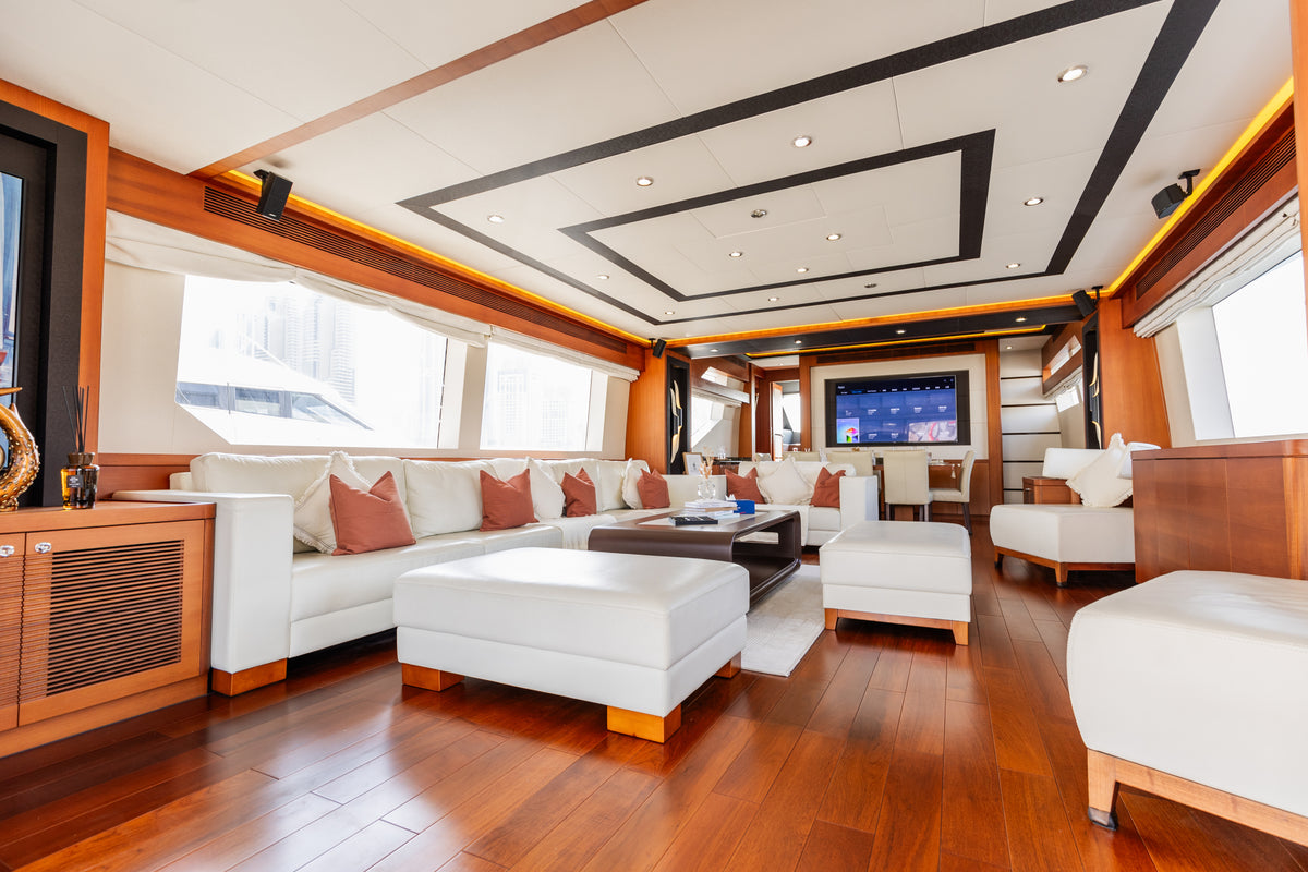 Yacht Caliente 96ft