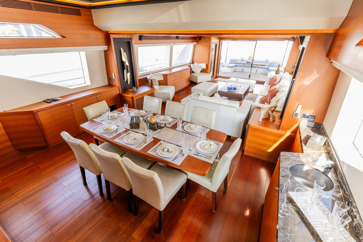 Yacht Caliente 96ft