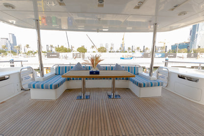 Yacht Caliente 96ft